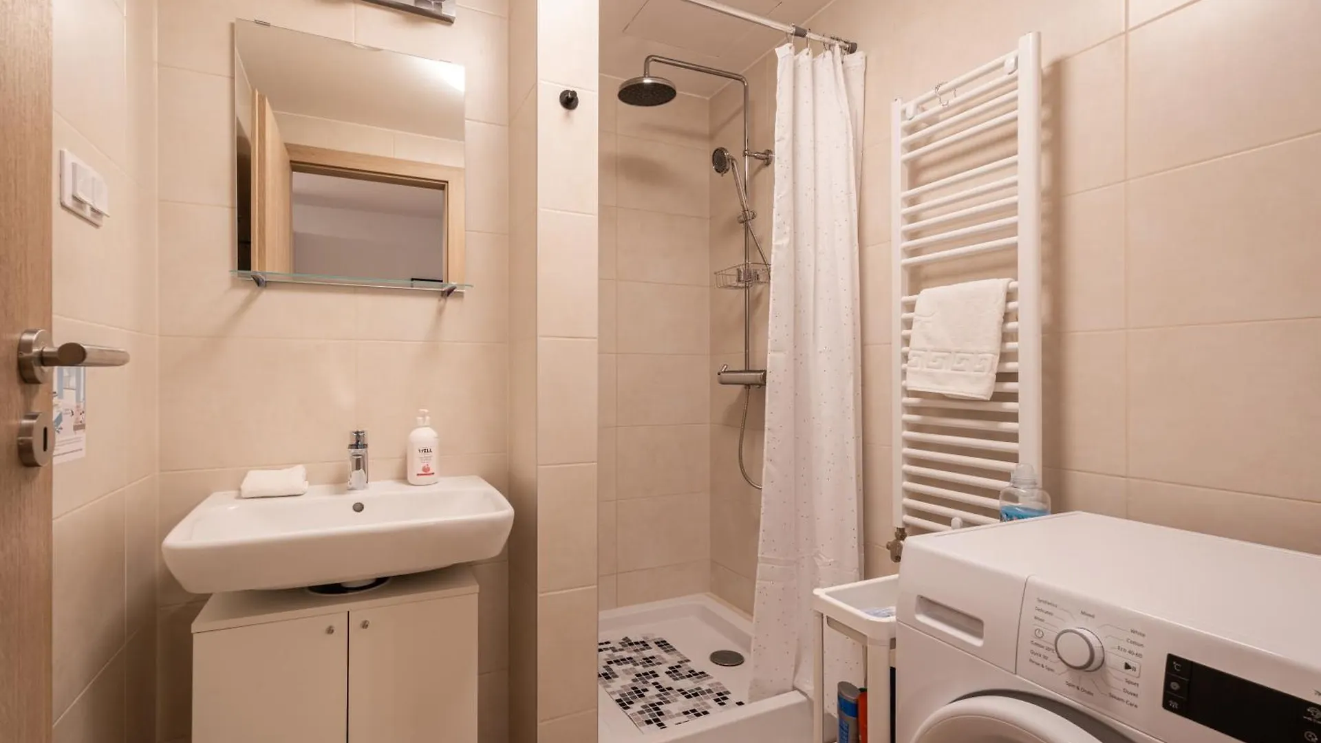 בודפשט Fiumei Essence Apartment